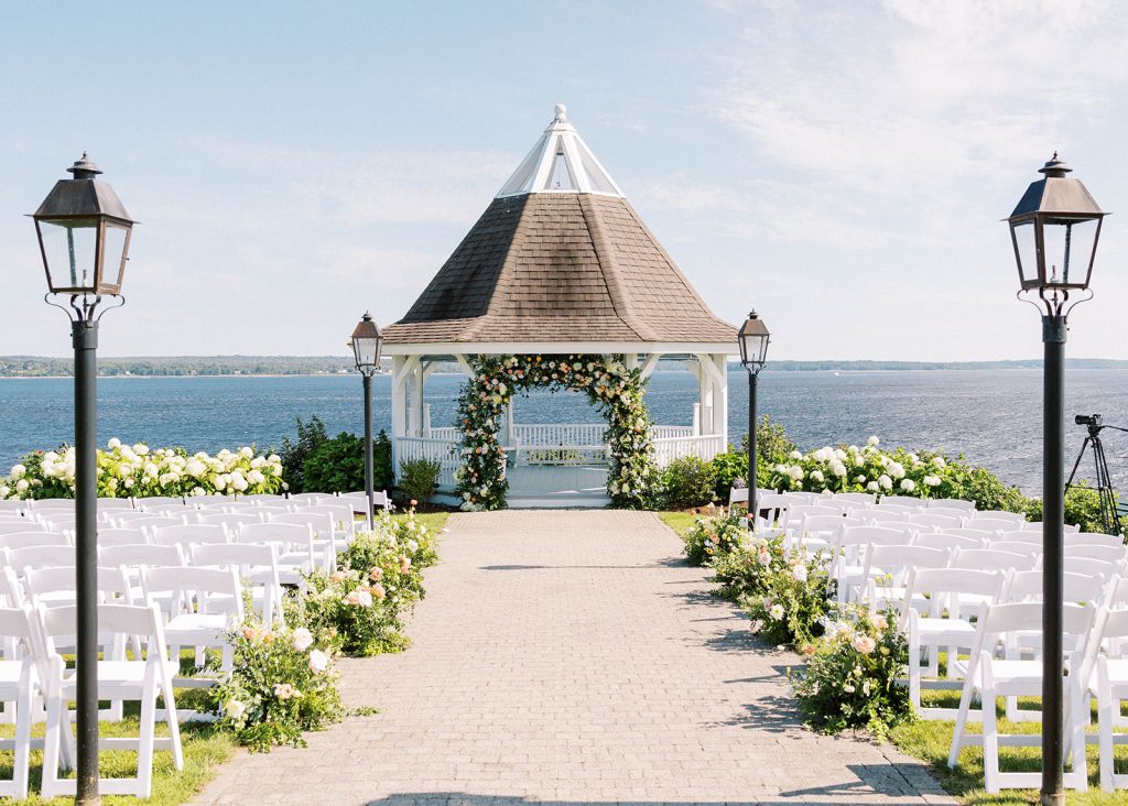 bluff's edge maine waterfront wedding ceremony